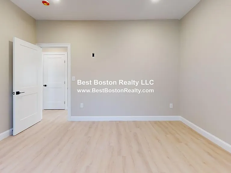 231 Highland Ave #3 — Photo 6