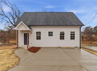 3546 Riverside Dr, Greensboro, NC 27406