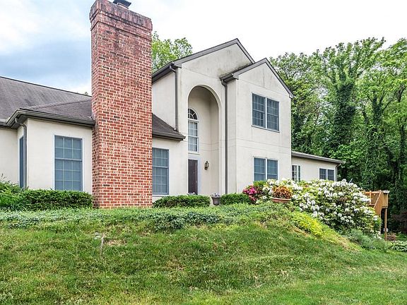 2nd image of 518 Thorngate Pl