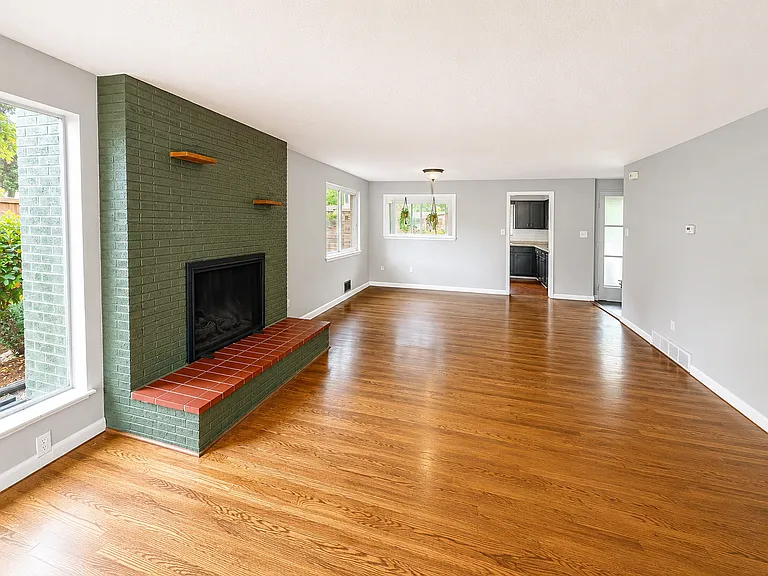 1447 Iowa Ave — Photo 1