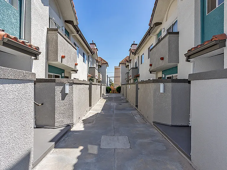 1216 S Corning St — Photo 20