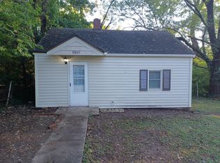 9005 E 32nd St S, Independence, MO 64052