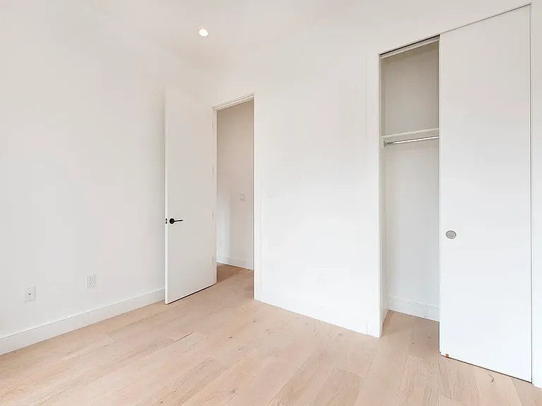 245 E 30th St #42 — Photo 3