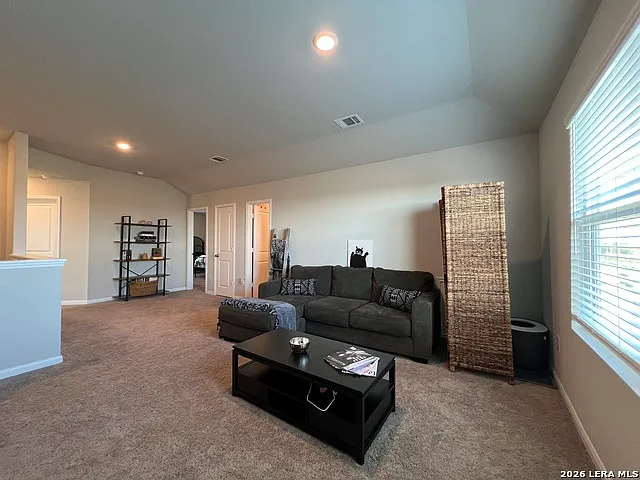 5 bed, 3.5 bath, 2662 sqft, $2,200 — Photo 2
