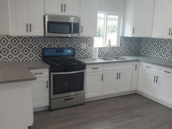 3rd image of 1123 E 76th Pl