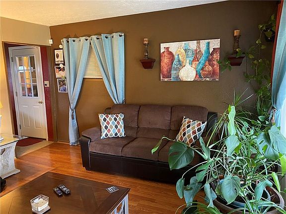 3rd image of 2937 Mildred Dr
