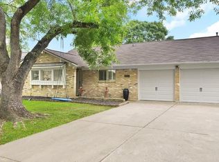15818 Wandering Trl, Friendswood, TX 77546
