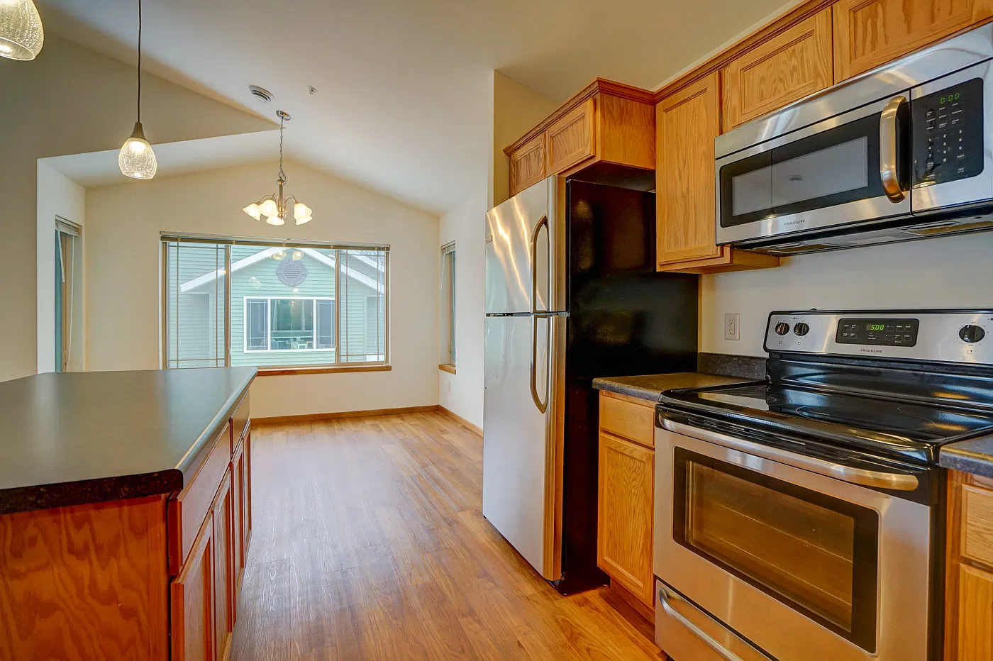 3 bed, 1450 sqft, $2,299 — Photo 3