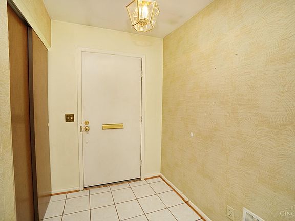 3rd image of 7919 Hoy Ct
