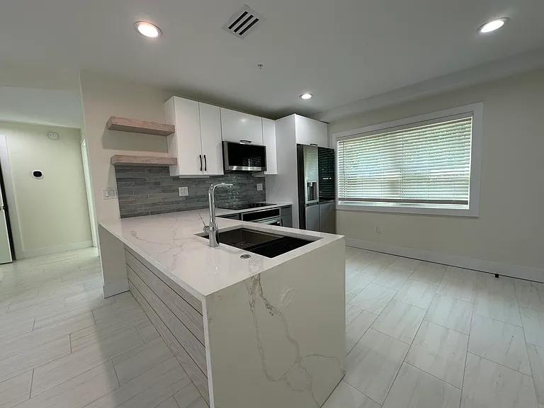 Ocean Reef Apartments — Photo 34