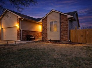 910 W Threewood Ct, Andover, KS 67002