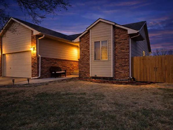 910 W Threewood Ct, Andover, KS 67002