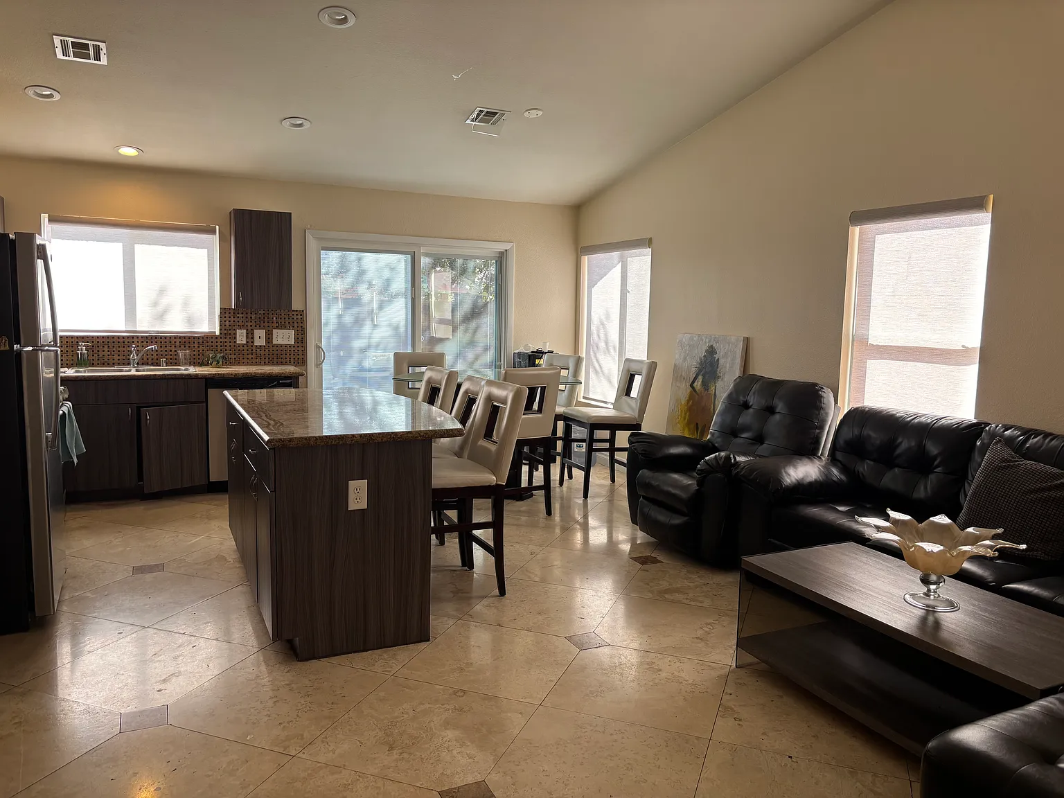 3 bed, 1461 sqft, $2,999 — Photo 4