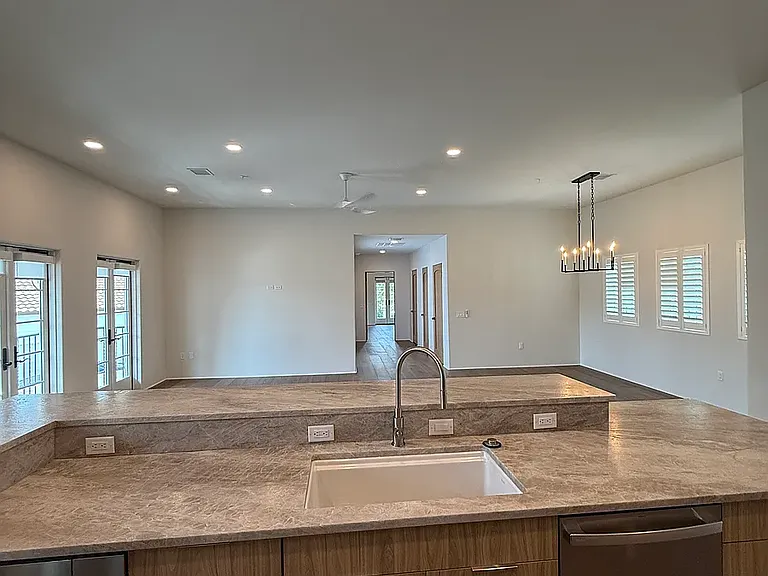 301 W Comstock Ave #4 — Photo 5