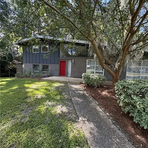319 Windsor Rd — Photo 2