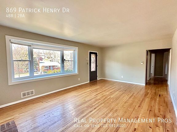 3rd image of 869 Patrick Henry Dr