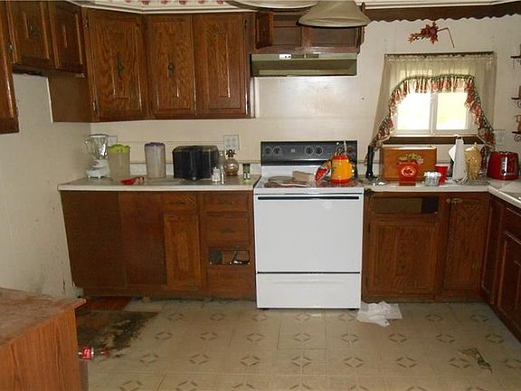 5th image of 136 Haupt St