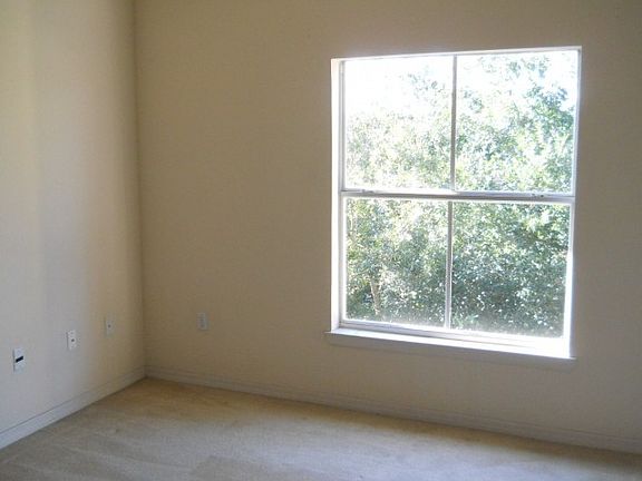 5th image of 6025 Westgate Dr APT 2535