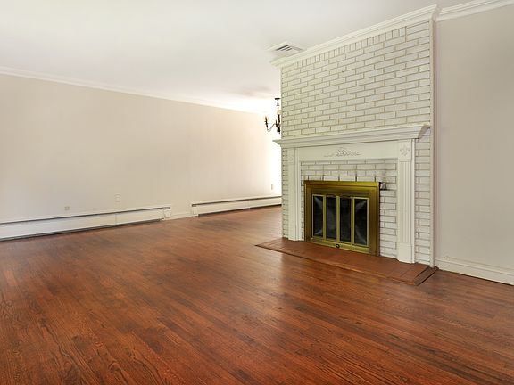 5th image of 327 Mount Hope Blvd