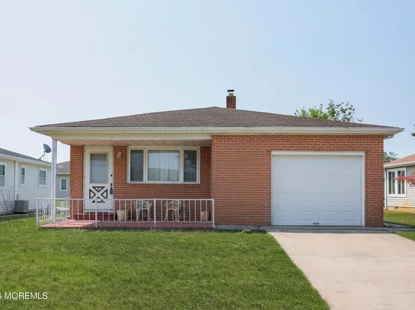 4 Corinth Place, Toms River, NJ 08757