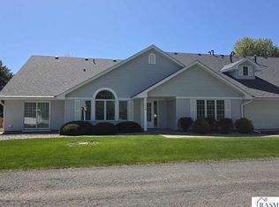 1310 Pine Pointe Curv, Saint Peter, MN 56082