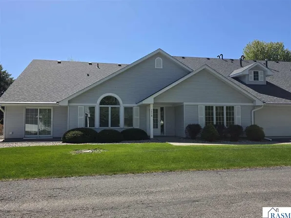 1310 Pine Pointe Curv, Saint Peter, MN 56082