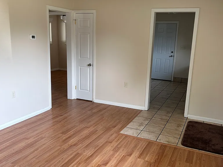 7527-7529 Lakeshore Blvd #7527 — Photo 9