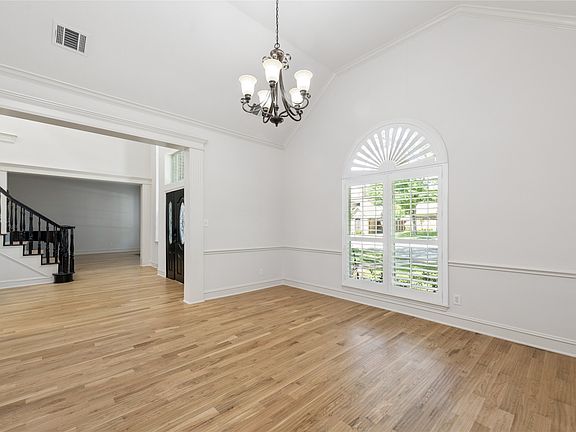 5th image of 5104 Longwood Ct