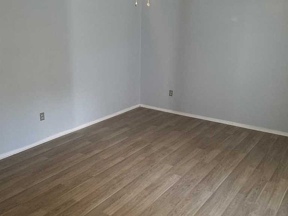 5th image of 326 Littleton Ave #1002