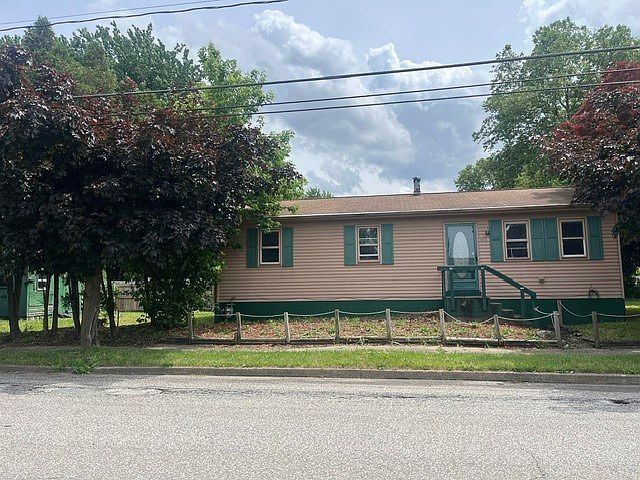 1st image of 1927 W 21st St