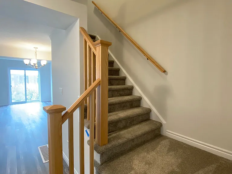 3028 Turner Cres — Photo 5