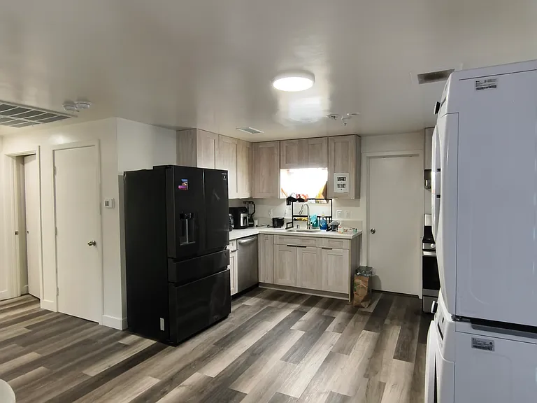 1280 W 37th Pl #D1S — Photo 4