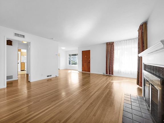 4th image of 2725 Flores St