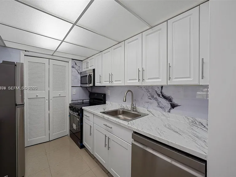 200 Lakeview Dr #101 — Photo 17