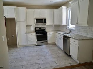 391 E 9th Ave, Roselle, NJ 07203