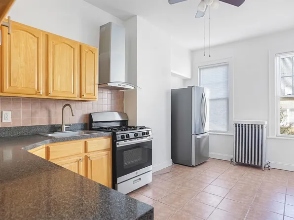 128 Oak Street image 8 of 20