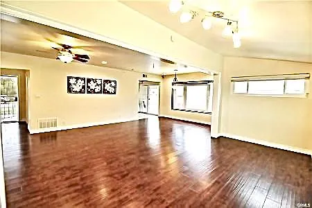1704 E Vine Ave — Photo 11