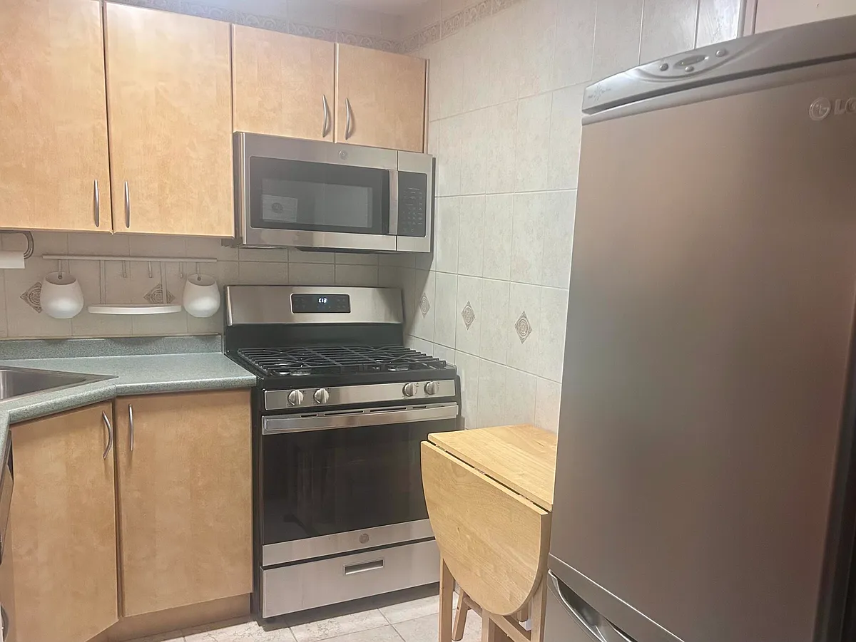 Building Photo - 140 Kenrick St #21