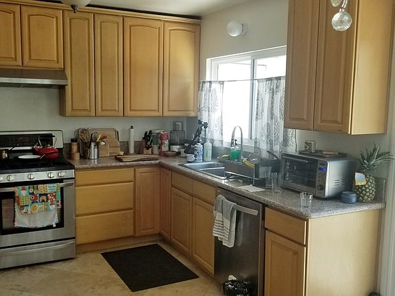 5th image of 1226 N Kenmore Ave