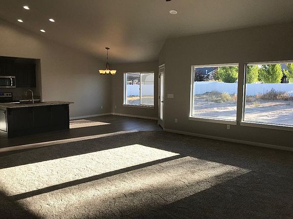 2nd image of 721 Garnet Dr
