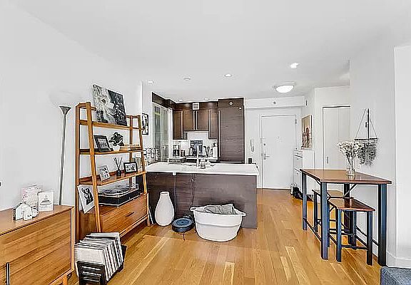 4th image of 464 42nd St #3A
