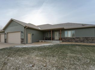 2155 Maple Leaf Ln NE, Owatonna, MN 55060