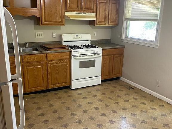 4th image of 444 Shepley Dr