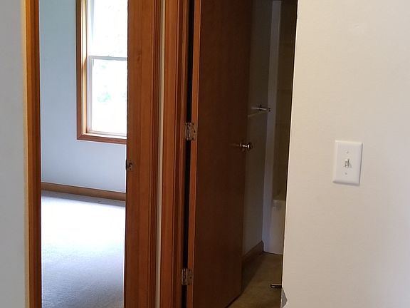 5th image of 805 N Van Buren St APT J
