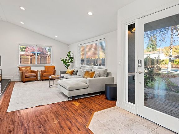 4th image of 910 Mountain View Avenue