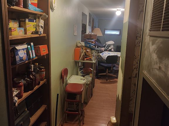 5th image of 32203 Douglas Dr