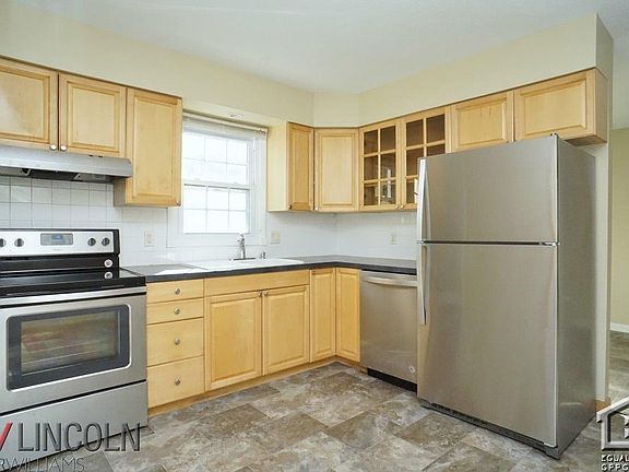 4th image of 840 S 50th St