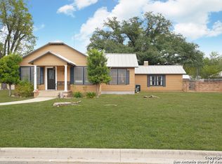 1212 30th St, Hondo, TX 78861