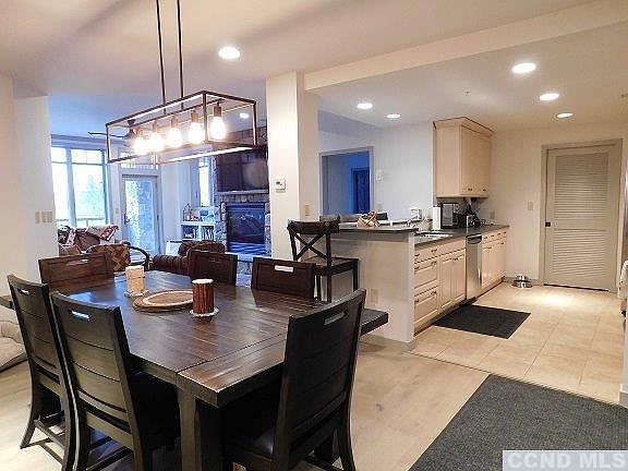 2nd image of 10 Enclave North Dr #101