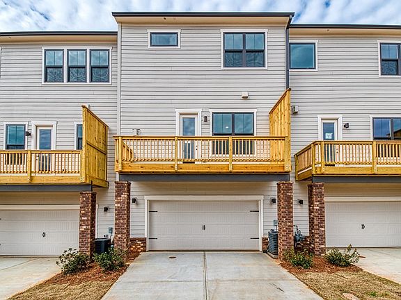 2nd image of 140 Fairview Cir